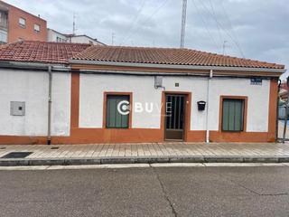 Casa  Camino viejo del polvorin. Se vende chalet mas terreno para edidicar de 3 habitaciones en c