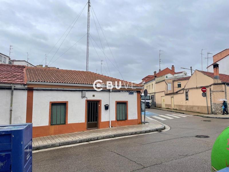 Foto 07126c70-f7e4-4569-b10e-029ec97d290b. Casa se vende chalet mas terreno para edidicar de 3 habitaciones en camino viejo del polvorin. en Valladolid