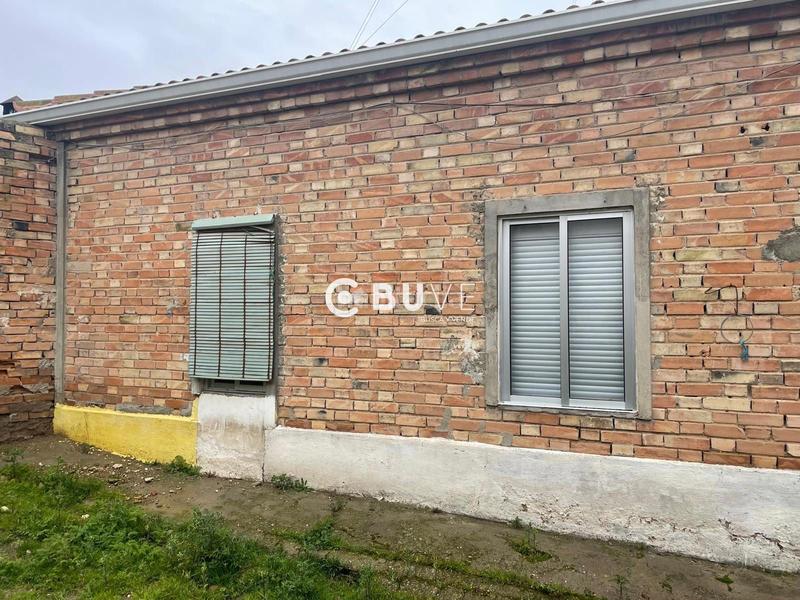 Foto 3740934b-6535-4e84-be58-b3c17c184c05. Casa se vende chalet mas terreno para edidicar de 3 habitaciones en camino viejo del polvorin. en Valladolid