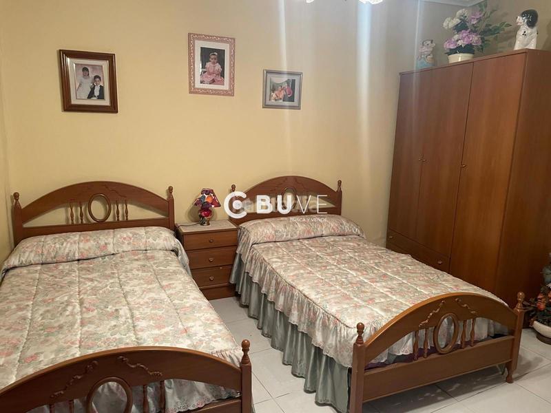 Foto 3ef8d30d-788c-4270-9f78-bb04111fcc00. Casa se vende chalet mas terreno para edidicar de 3 habitaciones en camino viejo del polvorin. en Valladolid