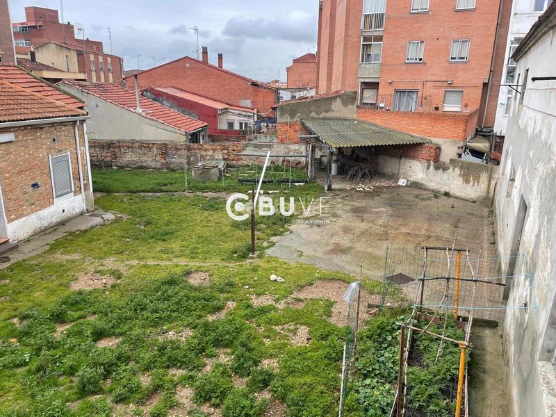 Foto 71017fc9-44a3-45df-94bd-63f77776f464. Casa se vende chalet mas terreno para edidicar de 3 habitaciones en camino viejo del polvorin. en Valladolid