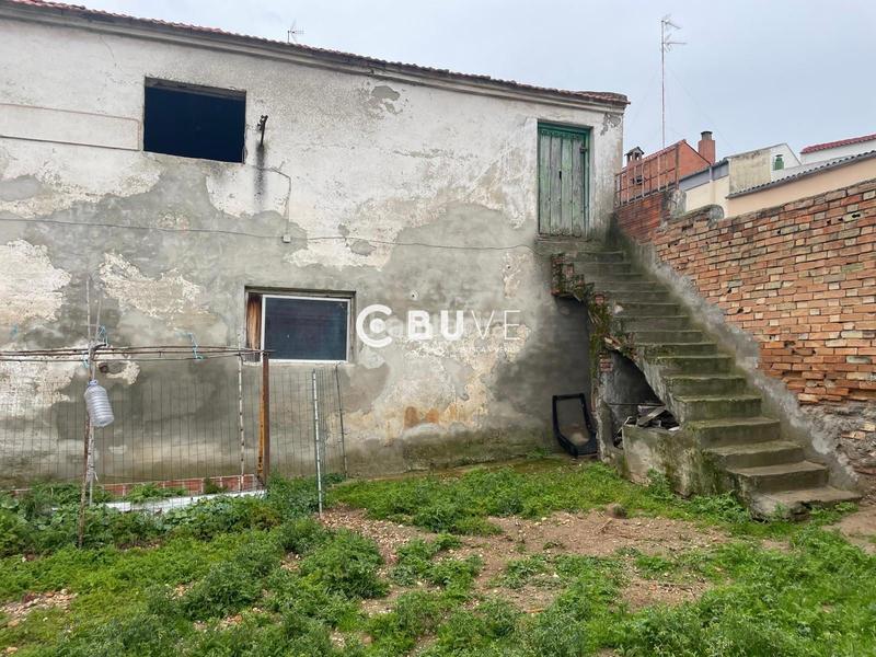 Foto eda23c5e-2597-4159-ae2b-d736527044c2. Casa se vende chalet mas terreno para edidicar de 3 habitaciones en camino viejo del polvorin. en Valladolid