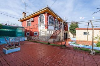 Xalet  Cerro alberche. Espectacular chalet independiente con dos viviendas, piscina y a