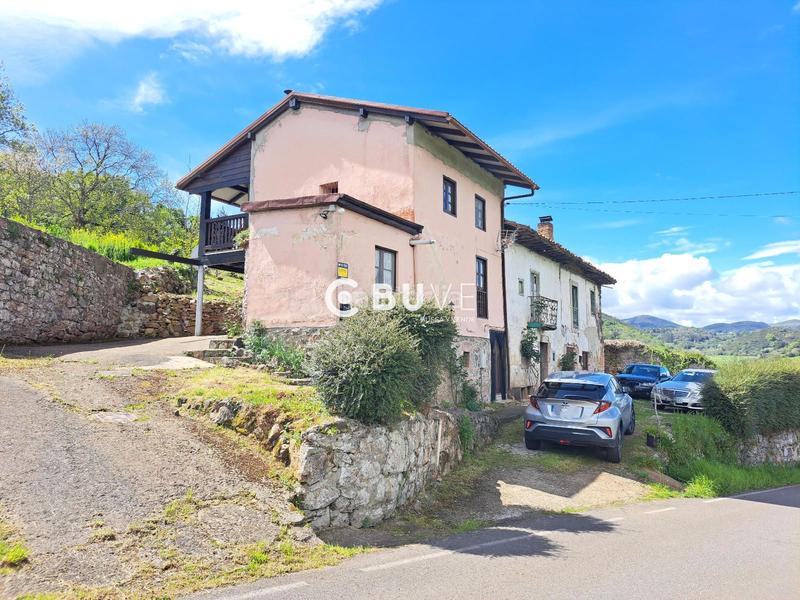 Foto 4c5c981b-cd19-49c5-8633-e7bc97ab2616. Casa adosada casa con jardín en venta en Grado