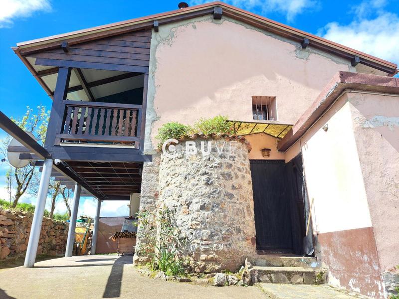 Foto 88bd6d29-d2a9-4e15-9c9b-e4fd5262fe94. Casa adosada casa con jardín en venta en Grado