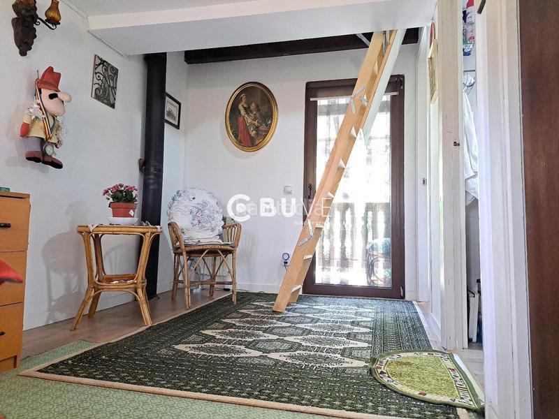 Foto 9b264514-f26f-4cad-b4a1-8fc27c9ceb6f. Casa adosada casa con jardín en venta en Grado