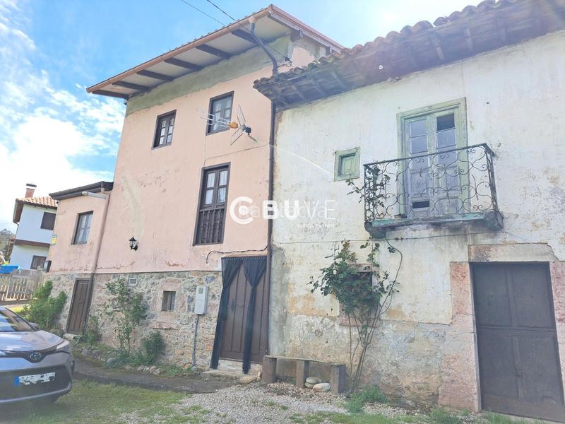 Foto d09c18ab-7f58-44cd-b940-e24f70ea52b7. Casa adosada casa con jardín en venta en Grado