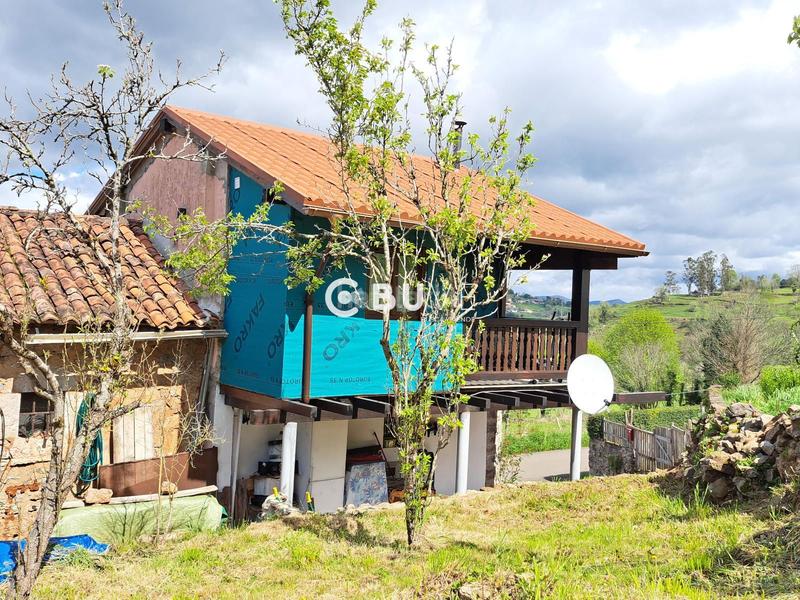 Foto e5681f83-097b-42bb-b031-39fc407c73db. Casa adosada casa con jardín en venta en Grado