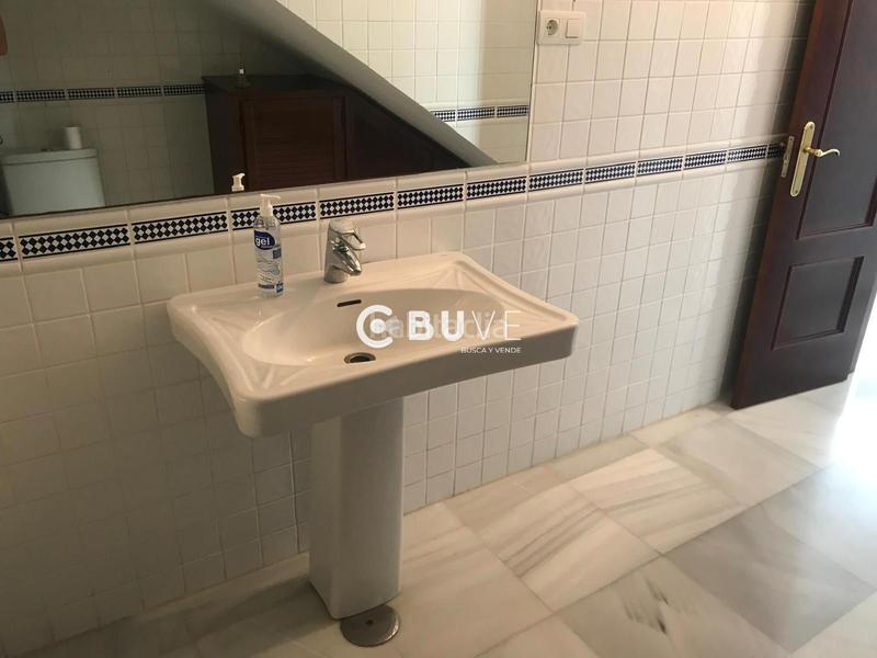 Foto aaff2573-7c55-409b-b2de-c79c0fcb3387. Casa adosada se vende casa de 3 plantas , malaga en Pizarra