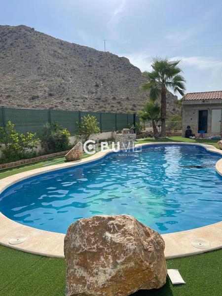 Foto 7ad9bac9-e966-473e-a1ad-1f213287ec95. Chalet casa con terreno y piscina en venta, 4 habitaciones, 3 baños uno junto piscina. en Cox