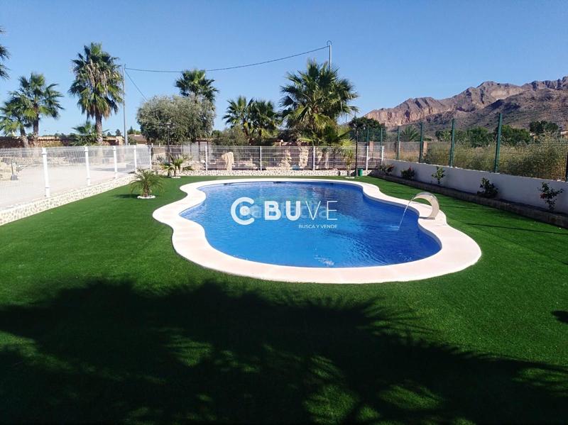 Foto bd066f52-bbd8-411d-b707-458388067eb8. Chalet casa con terreno y piscina en venta, 4 habitaciones, 3 baños uno junto piscina. en Cox