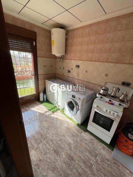 Foto f713b7ba-b8c7-4f8f-832c-487c4f6ce851. Chalet casa con terreno y piscina en venta, 4 habitaciones, 3 baños uno junto piscina. en Cox