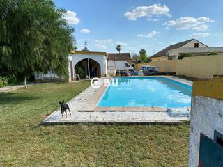 Chalet  Juan jimenez. Se vende chalet independiente en carmona