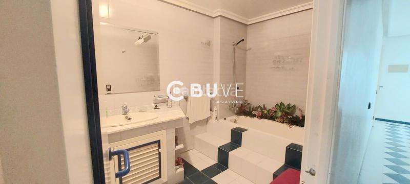 Foto bc401de8-9608-463b-acac-af5d4dc7fc23. Piso  con terraza, cochera y 4 habitaciones en Benicolet