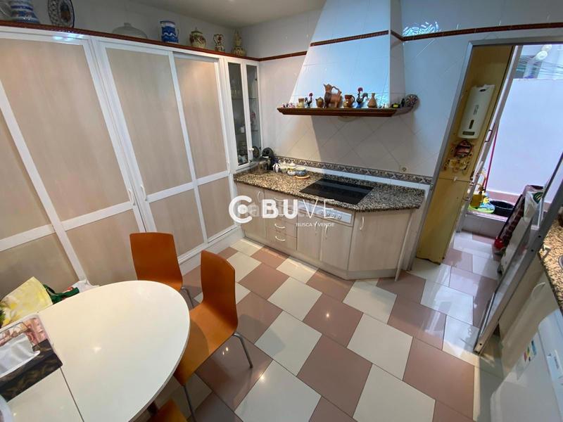 Foto 0fe62f5f-7c55-4fa6-8c32-251f2132c404. Piso se vende piso de 4 hab en av. jose laguillo en Sevilla