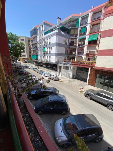 Foto 579b731b-90c0-46b6-8b30-5902f4539201. Piso se vende piso de 4 hab en av. jose laguillo en Sevilla