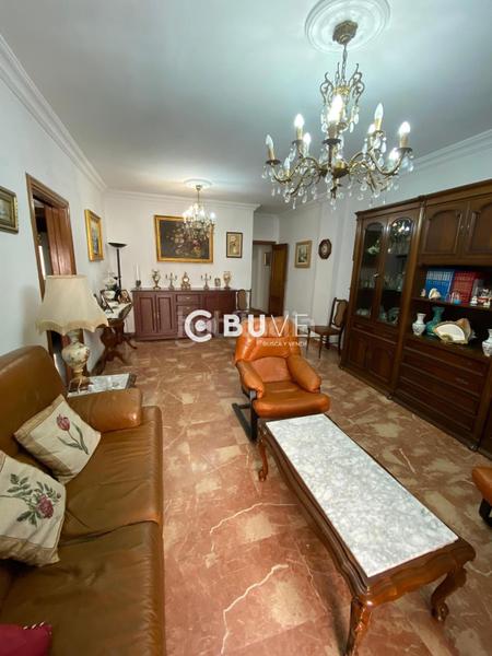 Foto 5e9285ba-3ef3-4528-901e-21eddc92413c. Piso se vende piso de 4 hab en av. jose laguillo en Sevilla