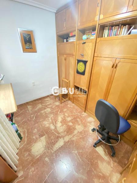Foto 65e6e9dc-ffd3-46e2-8922-9b320bf1f032. Piso se vende piso de 4 hab en av. jose laguillo en Sevilla