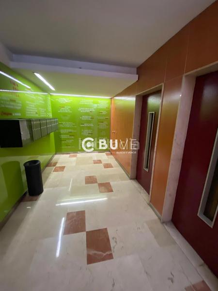 Foto 695dae2d-9346-45bc-bf79-93681db6a252. Piso se vende piso de 4 hab en av. jose laguillo en Sevilla