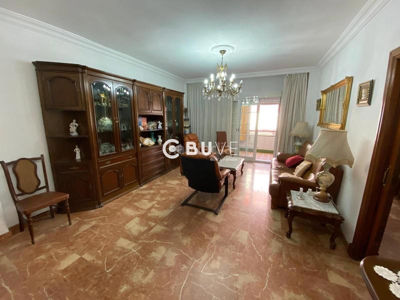 Foto 77de0cbe-432c-44c4-87c8-bcad73b03c5b. Piso se vende piso de 4 hab en av. jose laguillo en Sevilla