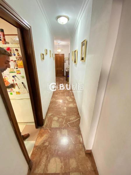 Foto 7f0cc4c3-e9fb-4ca5-b197-f478c85a216e. Piso se vende piso de 4 hab en av. jose laguillo en Sevilla
