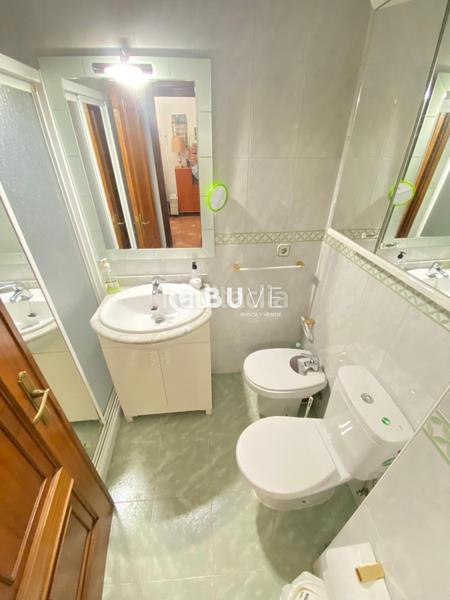 Foto 8f50e684-46dd-4362-92e4-3f70b3a34c56. Piso se vende piso de 4 hab en av. jose laguillo en Sevilla