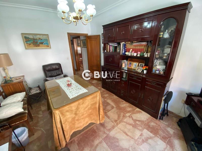 Foto a1c8653d-4ea6-4925-8426-ee70da7a3e43. Piso se vende piso de 4 hab en av. jose laguillo en Sevilla