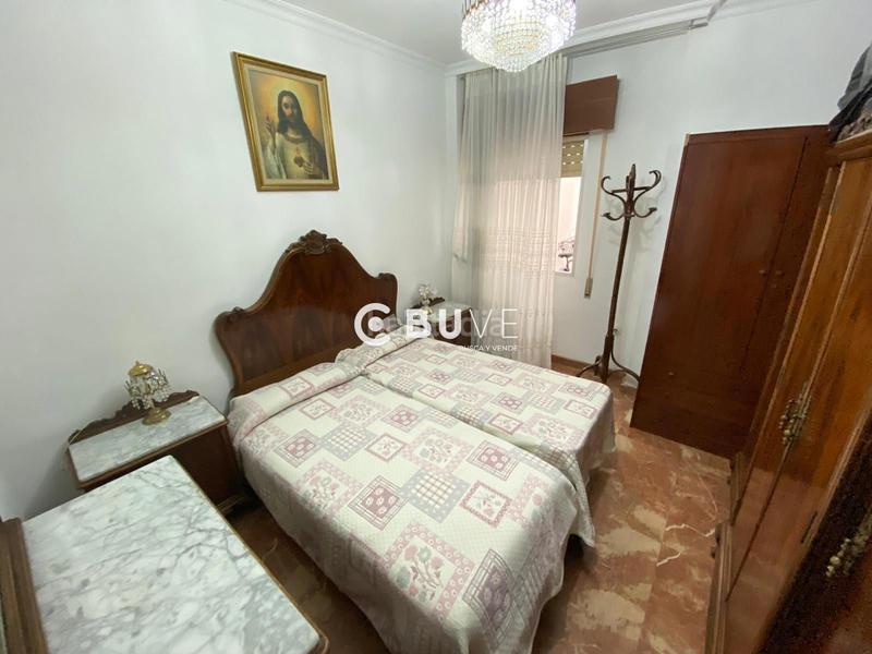 Foto dfc31bef-5e48-4735-9c6f-b80381e599ca. Piso se vende piso de 4 hab en av. jose laguillo en Sevilla