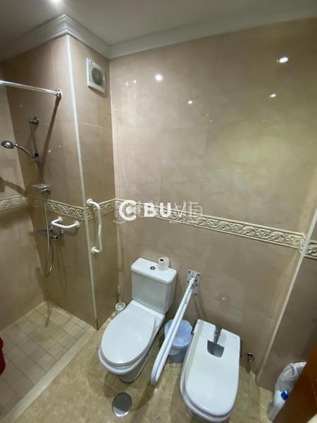 Foto f1e57462-b23b-400e-ba0e-542cf9e96653. Piso se vende piso de 4 hab en av. jose laguillo en Sevilla