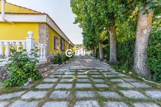 Xalet  De la oliva. Chalet de 4 habitaciones 1 baño parcela 3.000 m en tudela de due