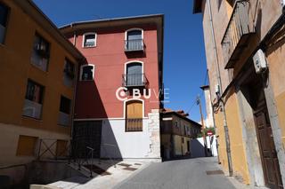 Pis  Cta. castañones. Piso amplio en pleno casco histórico de león  opción de garaje