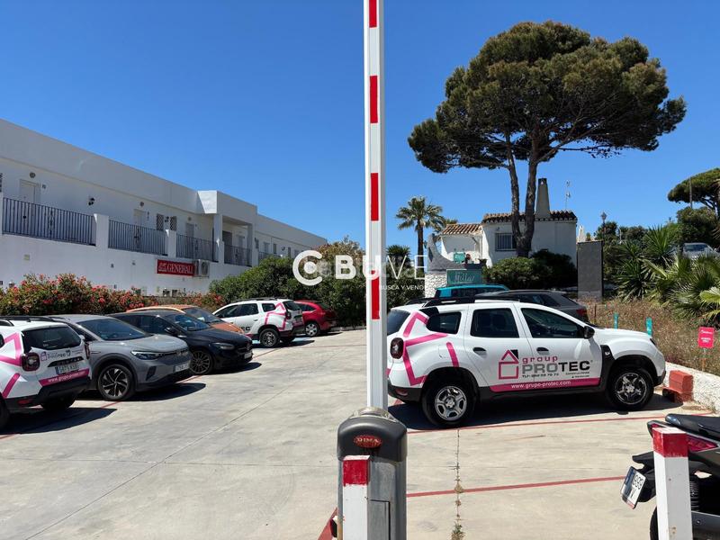 Foto 2eea0827-11be-4c53-85a3-150d3d5ade4e. Car parking in El Faro de Calaburra - Chaparral Mijas