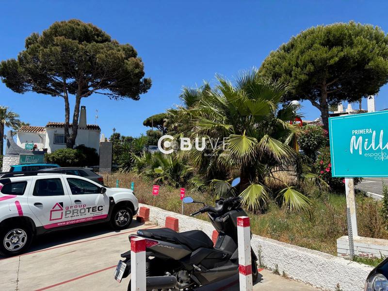 Foto c618c550-bad0-4b1b-81f4-bde2691f74e9. Car parking in El Faro de Calaburra - Chaparral Mijas