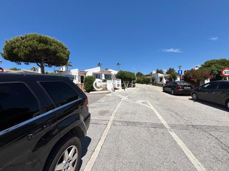 Foto c79906a8-03d5-4c68-90dc-4277aaa915ee. Car parking in El Faro de Calaburra - Chaparral Mijas