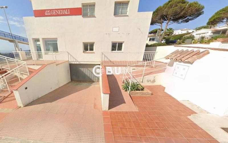 Foto e740da44-9945-4b69-b052-0f4c6563bc00. Car parking in El Faro de Calaburra - Chaparral Mijas