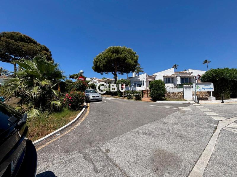 Foto ece75019-6e92-4db9-bf2c-a569713208a4. Car parking in El Faro de Calaburra - Chaparral Mijas