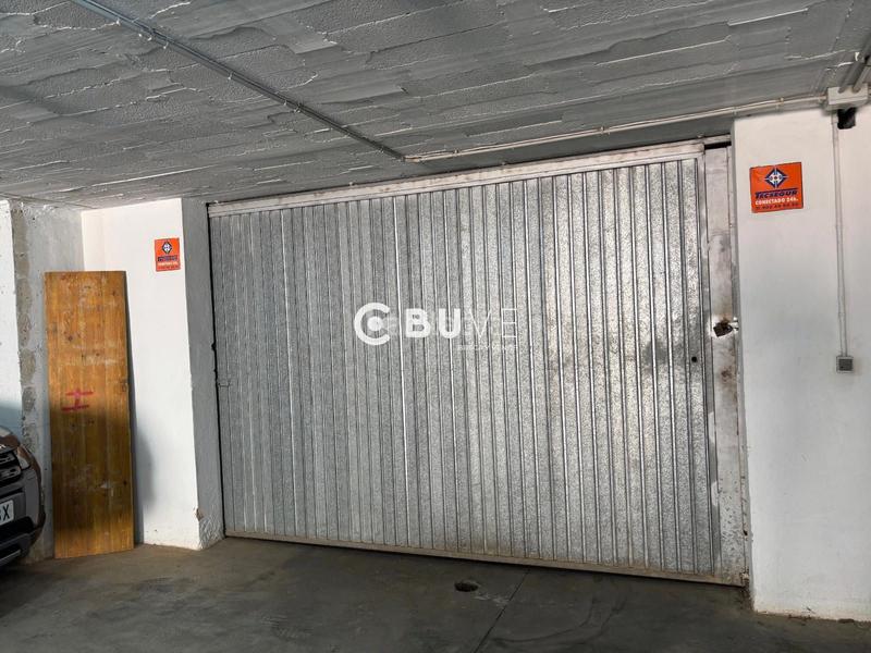 Foto f656aeeb-9675-4ddb-bb59-0999c3590d4d. Car parking in El Faro de Calaburra - Chaparral Mijas