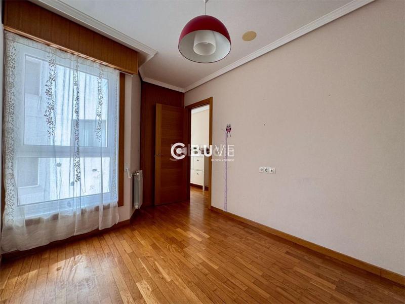 Foto d735673c-372b-4762-81ab-a9cdfa443c4c. Piso se vende piso en a coruña en Cuatro Caminos - Plaza de la Cubela Coruña (A)