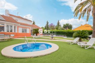 Chalet  Santa clara. Se vende chalet independiente en valencina de la cocepcion