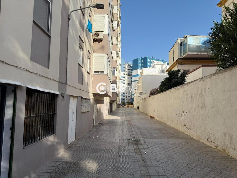 Foto 17dc764c-1c10-41eb-adeb-18619211cfce. Piso se vende local en cadiz capital en Paseo Marítimo - San José - La Laguna Cádiz