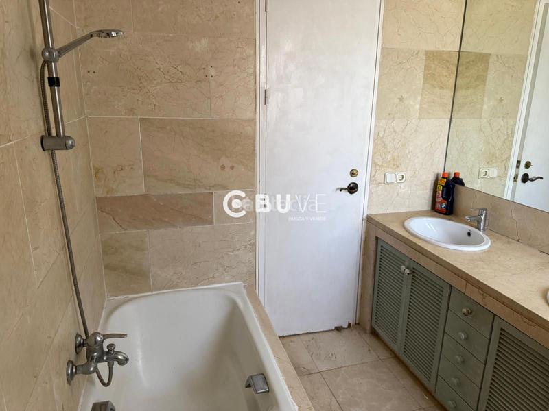 Foto e7fc52ce-2c7a-484a-913b-12e578cf4379. Dúplex buve vende duplex en Torreguadiaro-San Diego Sotogrande