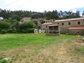 Casa  Mosteiro. Se venden 2 casas de piedra y 4000 metros cuadrados de terreno e