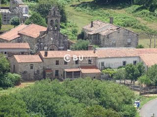 Casa  Mosteiro. Se venden 2 casas de piedra y 4000 metros cuadrados de terreno e