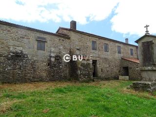 Casa  Mosteiro. Se venden 2 casas de piedra y 4000 metros cuadrados de terreno e