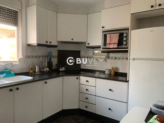 Flat  N/a. Piso amplio con terraza y vistas despejadas en monserrat  4 habi