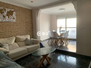 Flat  N/a. Piso amplio con terraza y vistas despejadas en monserrat  4 habi