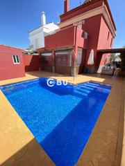 Casa  Santiponce. Se vende chalet de 4 hab en palomares del rio