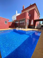 Casa  Santiponce. Se vende chalet de 4 hab en palomares del rio
