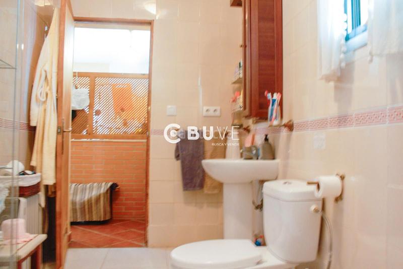 Foto 87ab8704-89b4-42de-871a-cd27ab4ecb30. Chalet se vende chalet independiente en lora del rio en Lora del Río