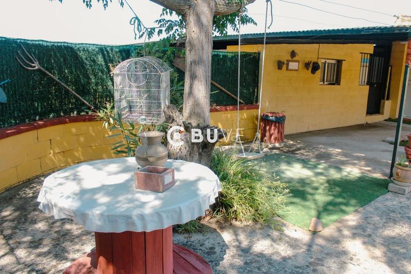 Foto 894dab1b-6ea9-47a4-9fee-1c59412d0e6c. Chalet se vende chalet independiente en lora del rio en Lora del Río